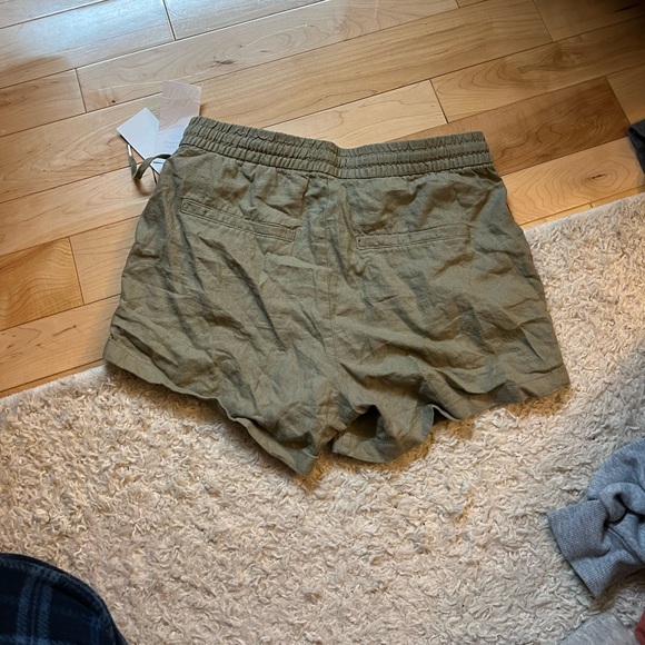 brand new H&M green shorts - Picture 2 of 4